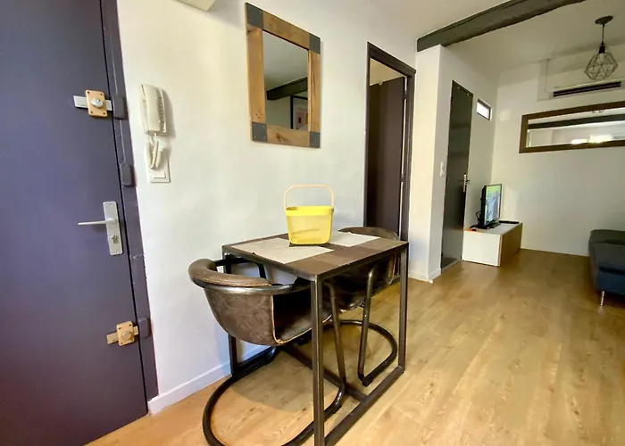 The Cozy! Air-conditioned Centre With One Bedroom