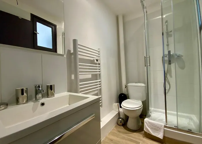 The Cozy! Air-conditioned Centre With One Bedroom